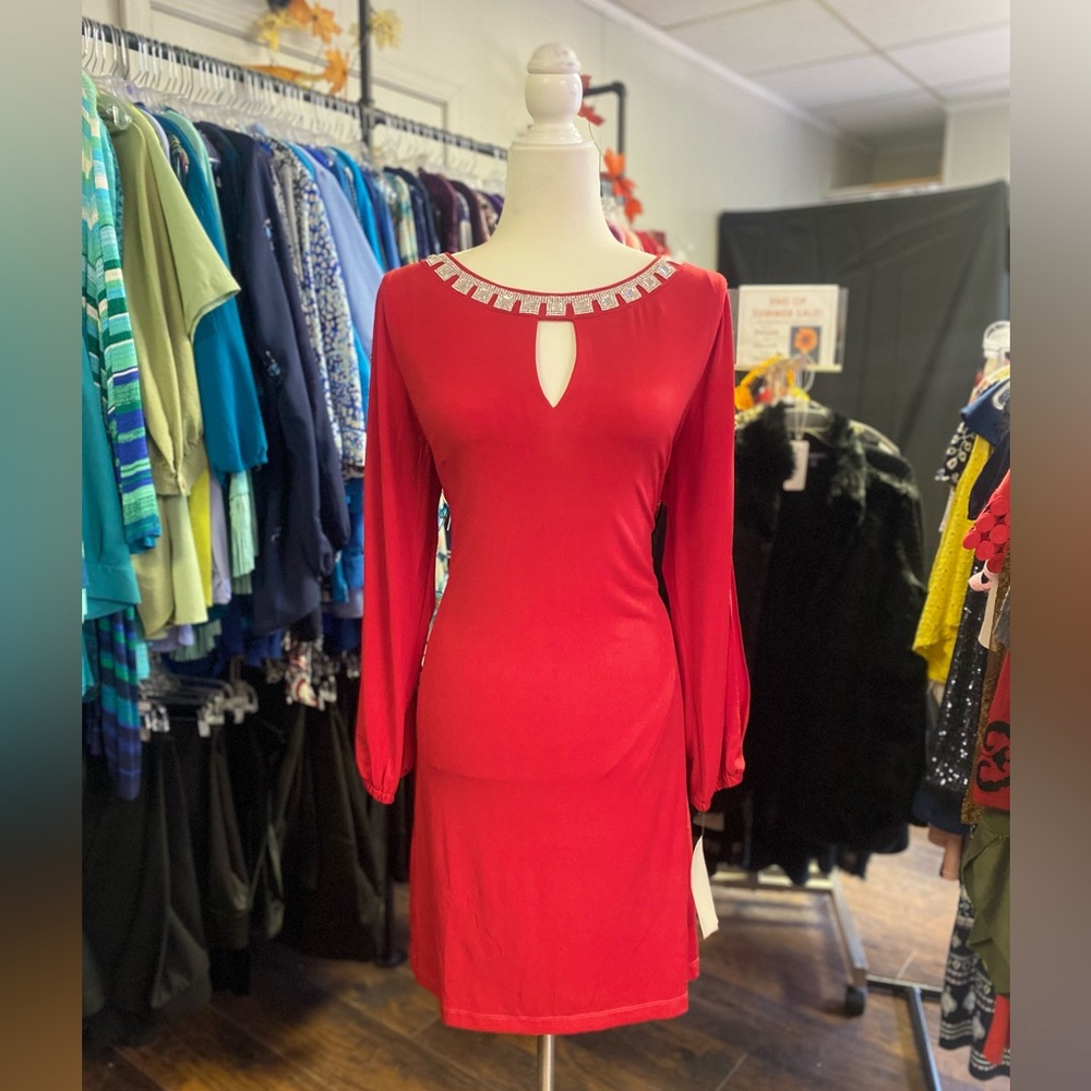 Elegant Red Keyhole Dress